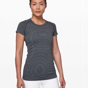 Lululemon Size 12 Swiftly Tech Short Sleeve Shirt Navy Blue Stripe